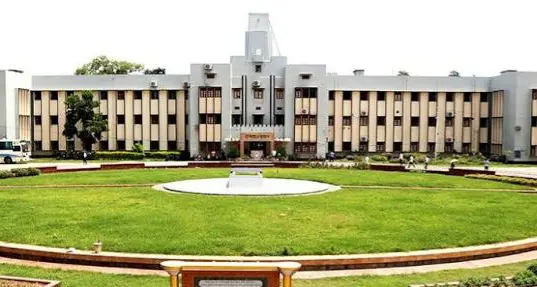 প্রেমের প্রস্তাব ফেরানোয় রাবি ছাত্রীকে অস্ত্রের ভয় ও হুমকির অভিযোগ